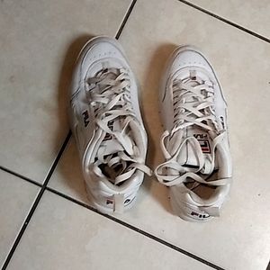Size 10 white filas